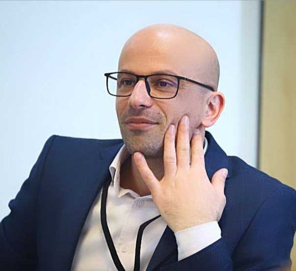 Fisnik Asllani