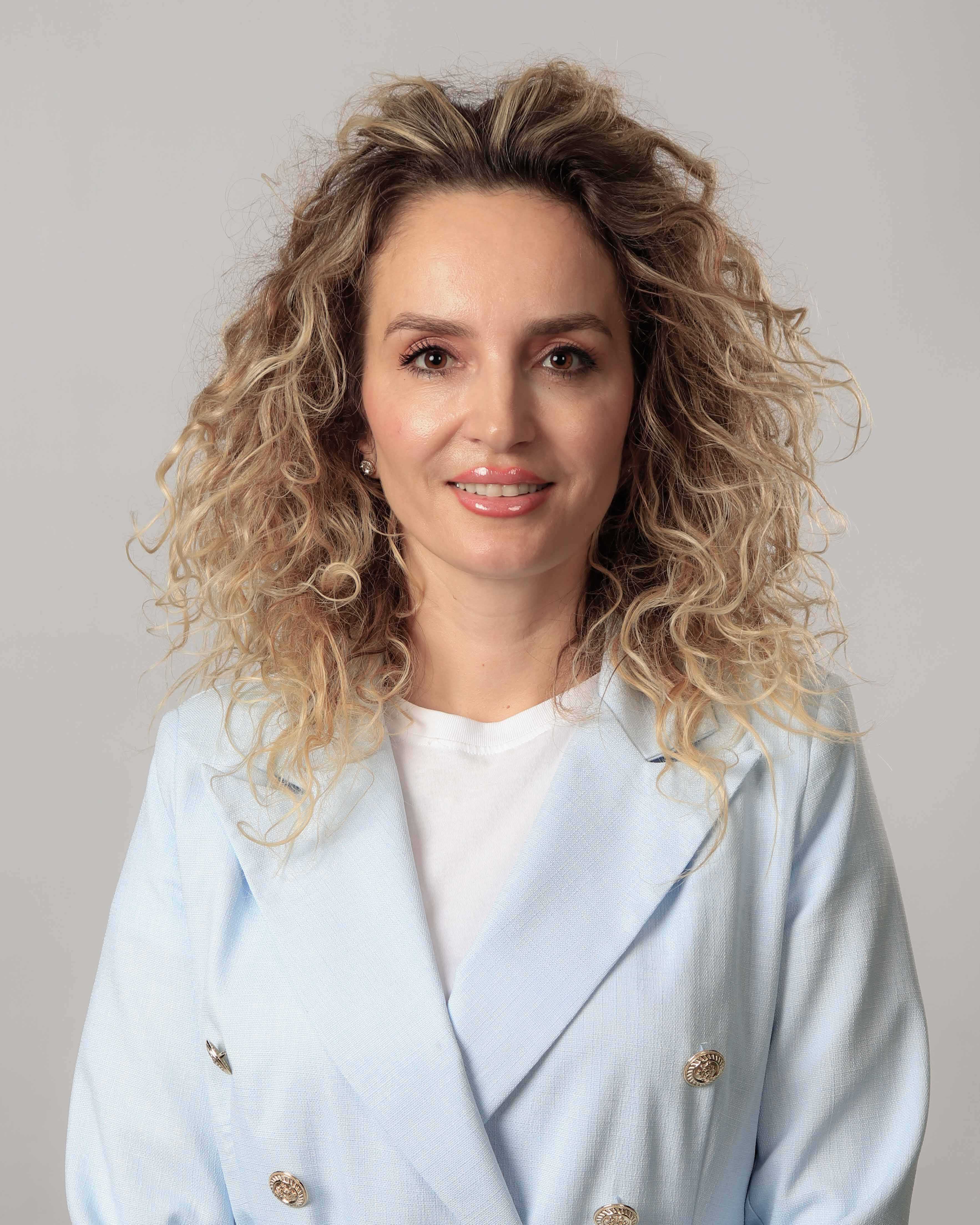 Albanë Mehmetaj
