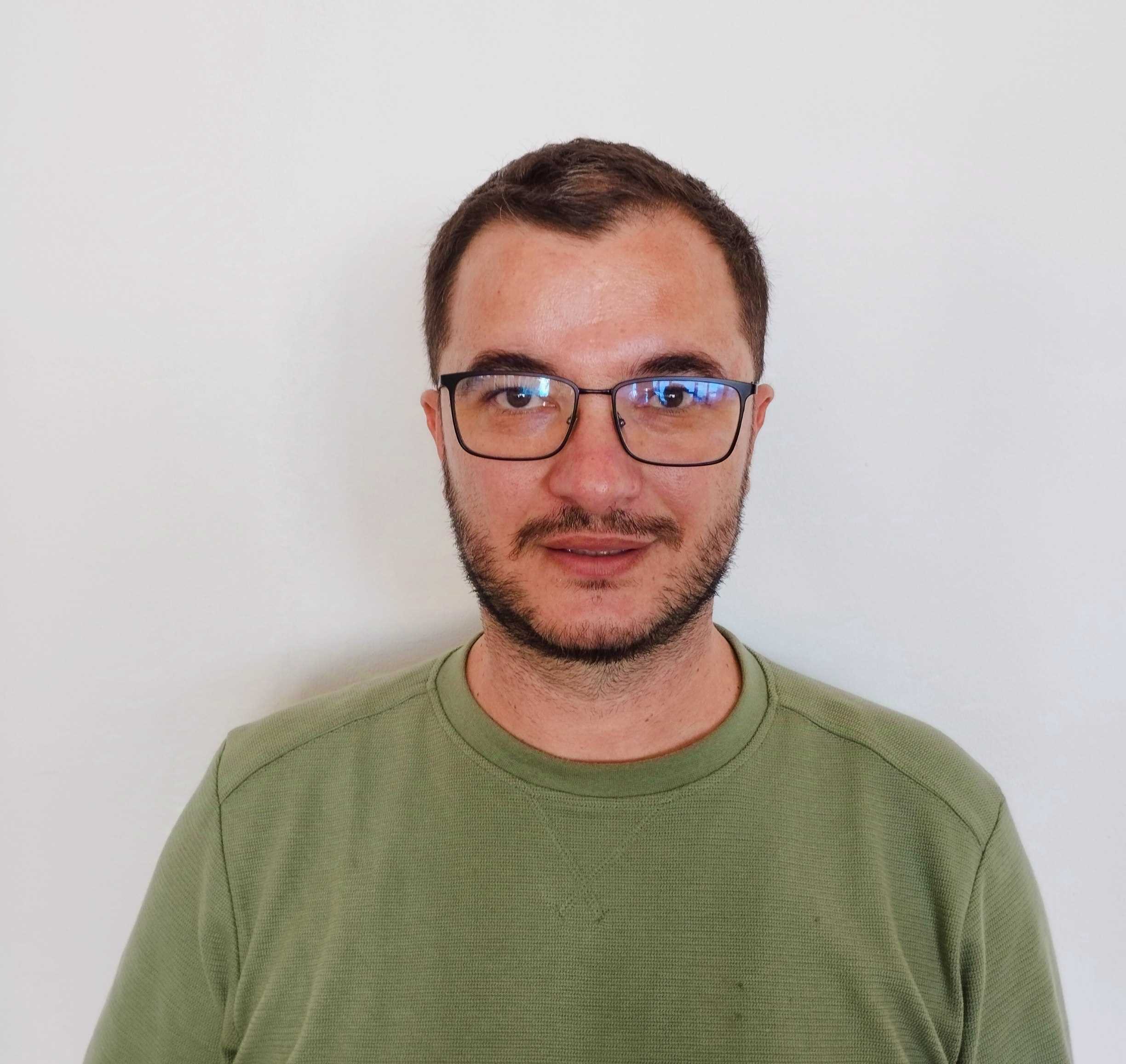 Enis Riza